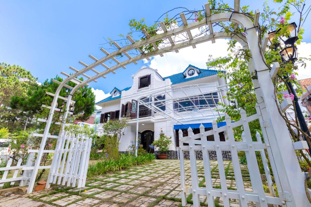 Palm Villa Đà Lạt 9 - Luxury Villa in Resort Nam Hồ - Housity
