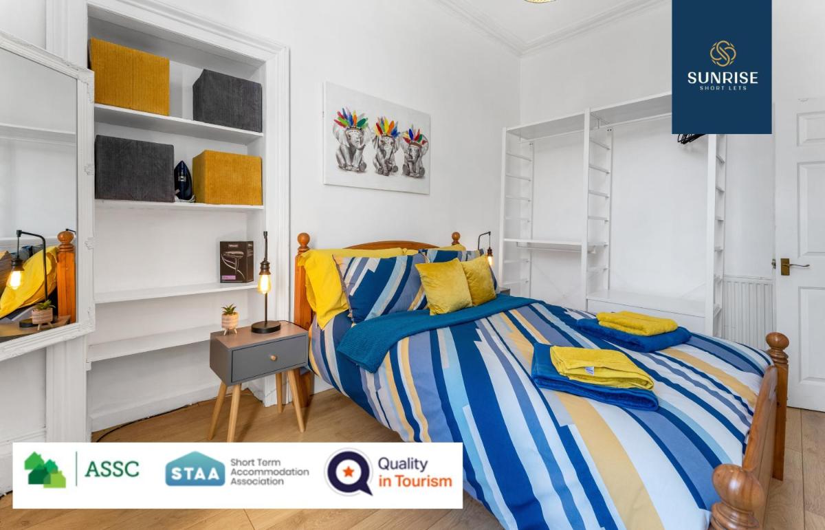 Cosy 1 Bed Main Door Apartment in Lovely Leith, FAVOURITE for Tourists, Relocation, Businesses, Long Stays Welcome - Housity