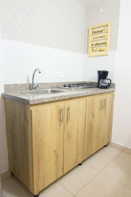 Hermoso loft, cerca al aeropuerto. - Housity