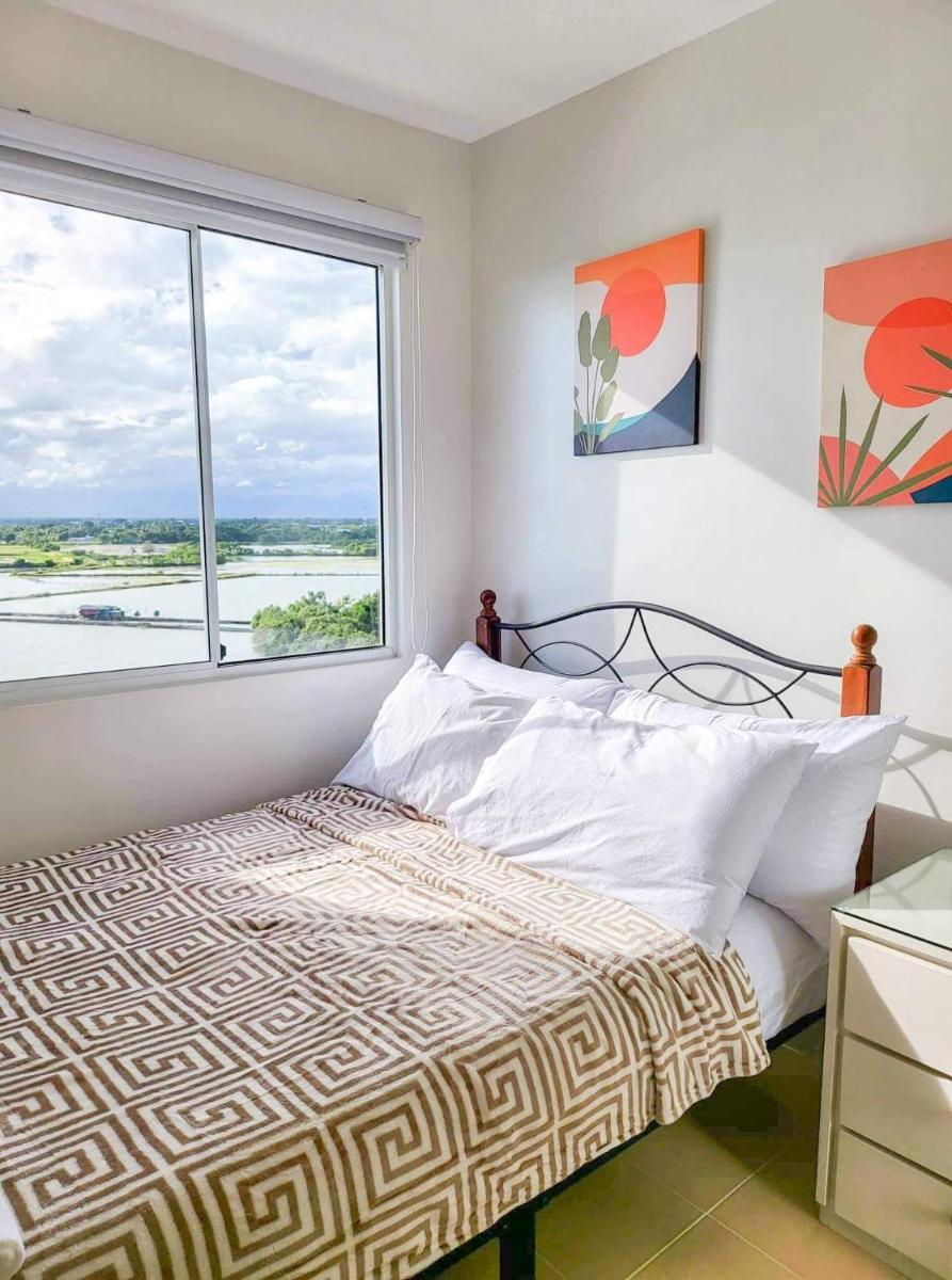 Suitetrails - Cozy and Modern Staycation w/ 2 Bedrooms-One Spatial Condominium Iloilo
