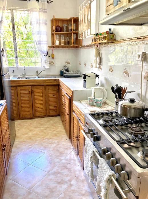 Suitetrails - Lovely 3 bedroom beach house on a sandy beach
