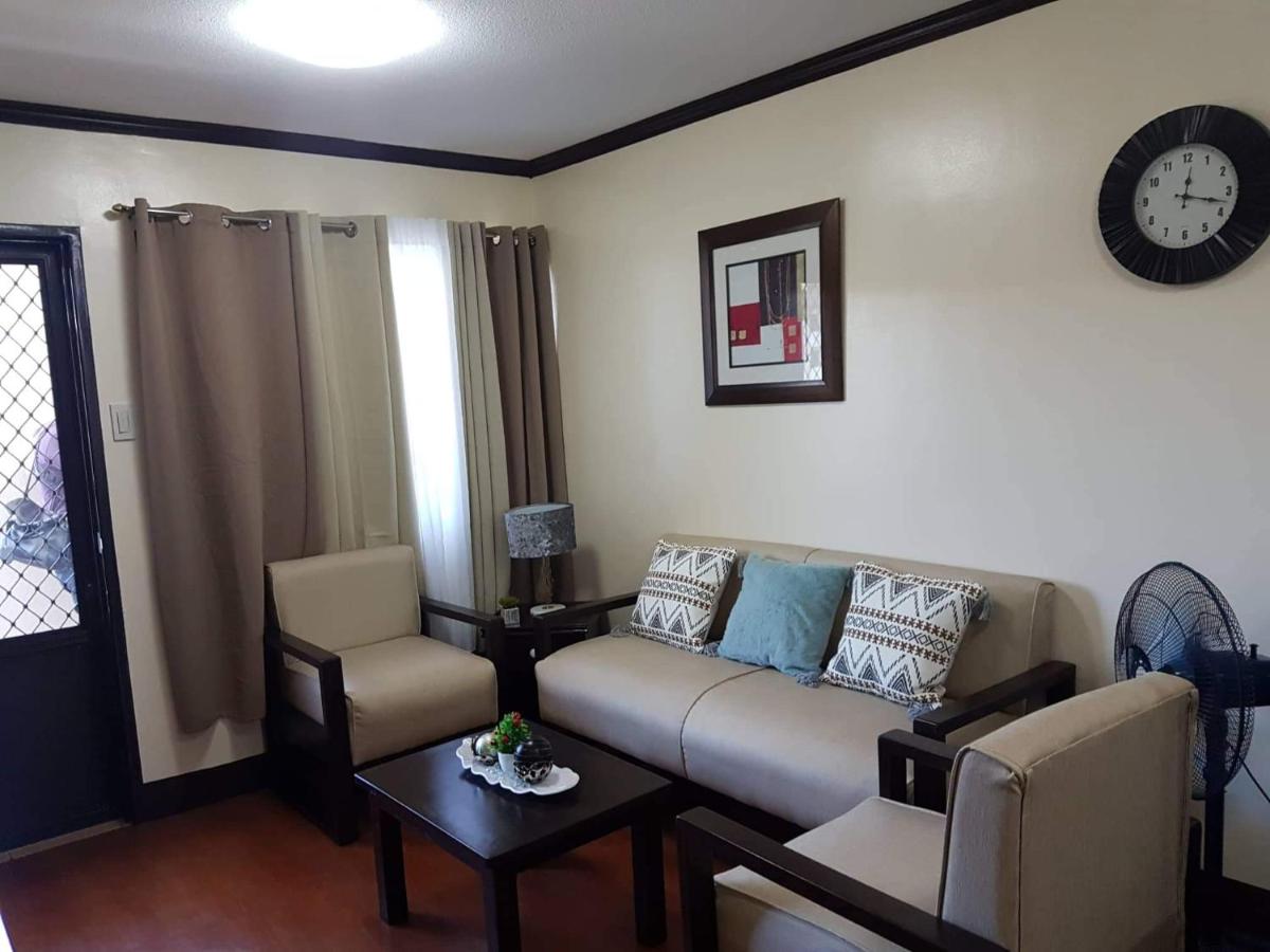 Suitetrails - One Oasis 2BR Apartment with Pool Access Beside SM Mall