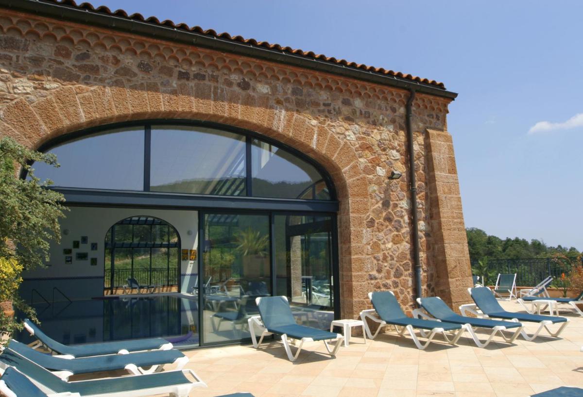 Photo de la galerie de l'établissement Le Domaine de Falgos Golf & Spa, à Saint-Laurent-de-Cerdans