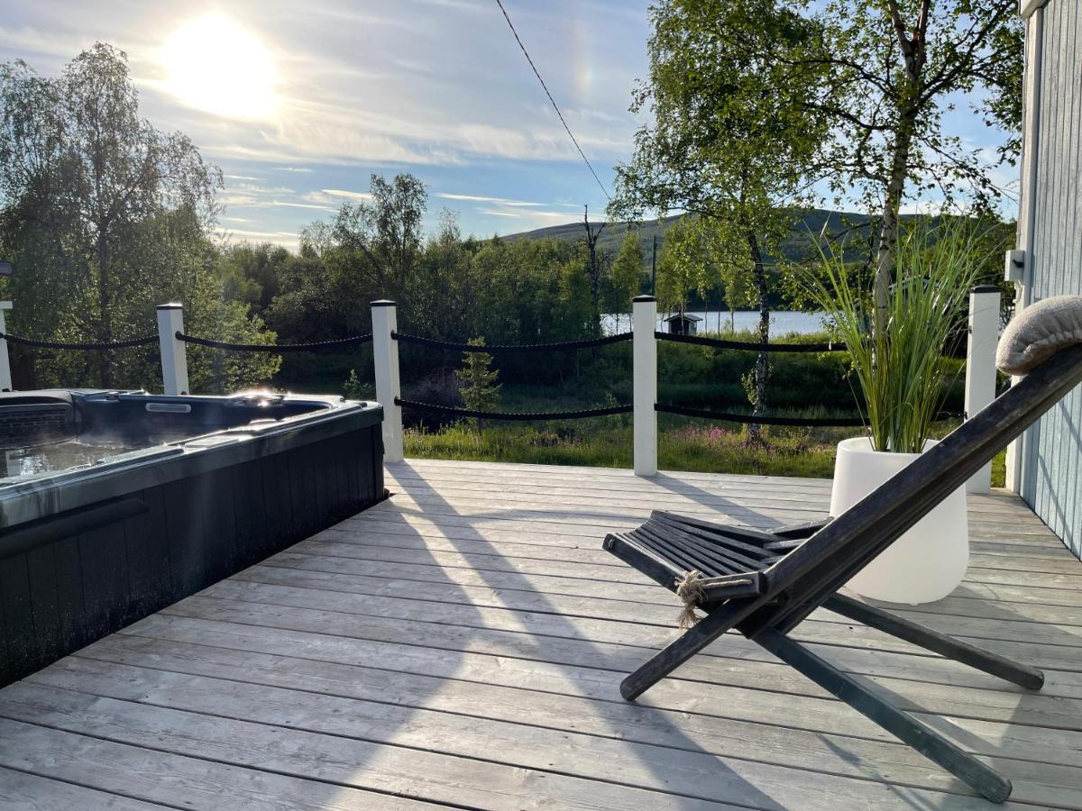 Villa Arktika porealtaallinen mökki Nuorgamissa Tenojoen ja tunturien vieressä - Housity