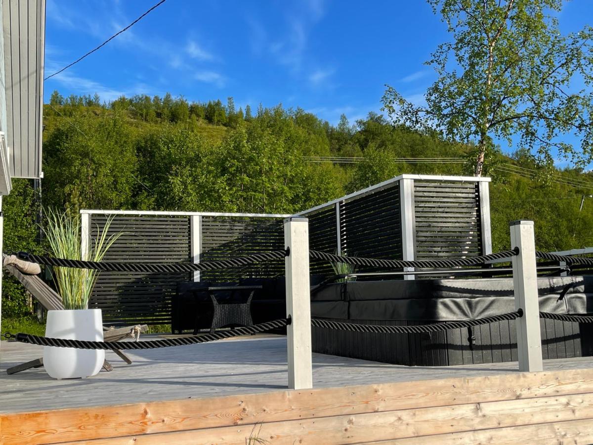 Villa Arktika porealtaallinen mökki Nuorgamissa Tenojoen ja tunturien vieressä - Housity