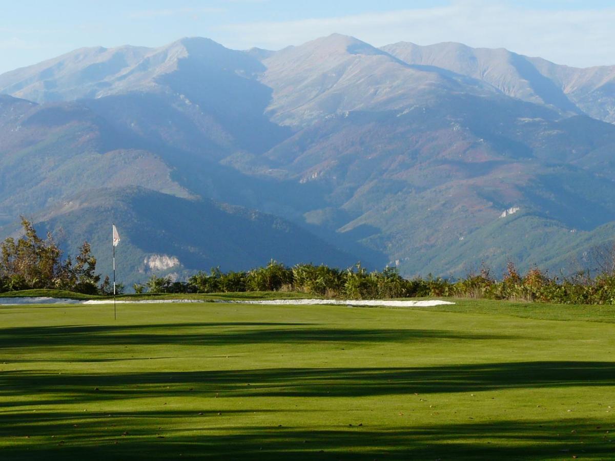 Vue générale sur la montagne ou vue sur la montagne depuis l'hôtel