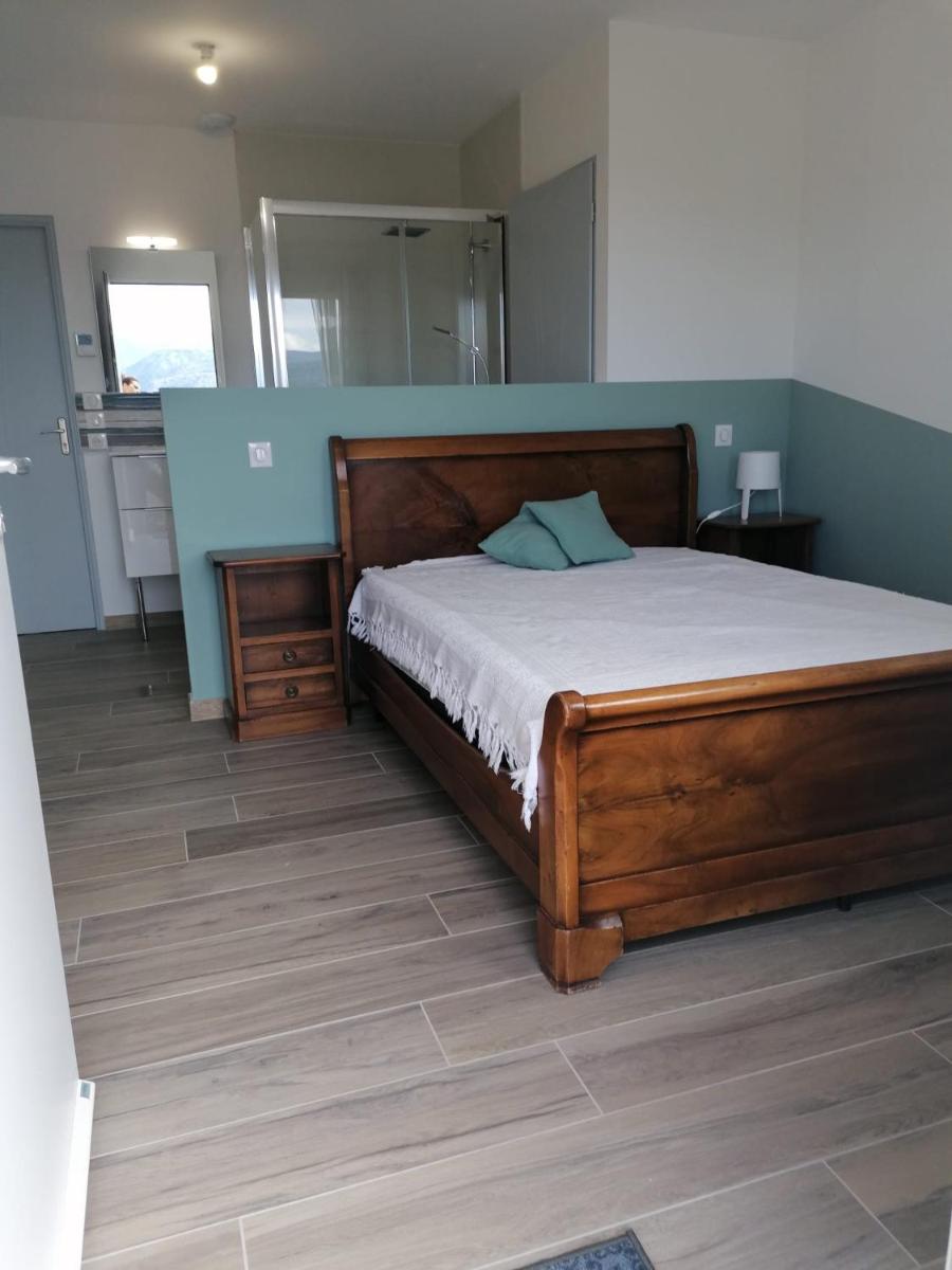 Suitetrails - Chambre vue lac av piscine