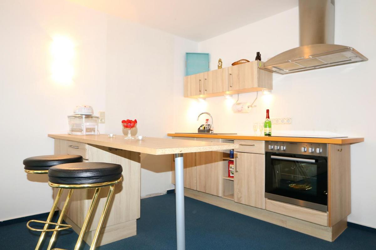Studio apartment with terrace, own parking space and a small lake 500 m away - Housity