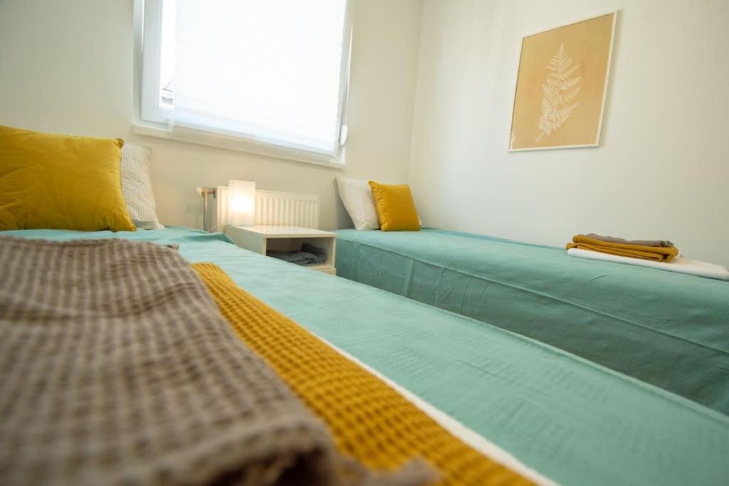 WHITE FIELDS-Central 2-bdrm apartment with parking - Housity