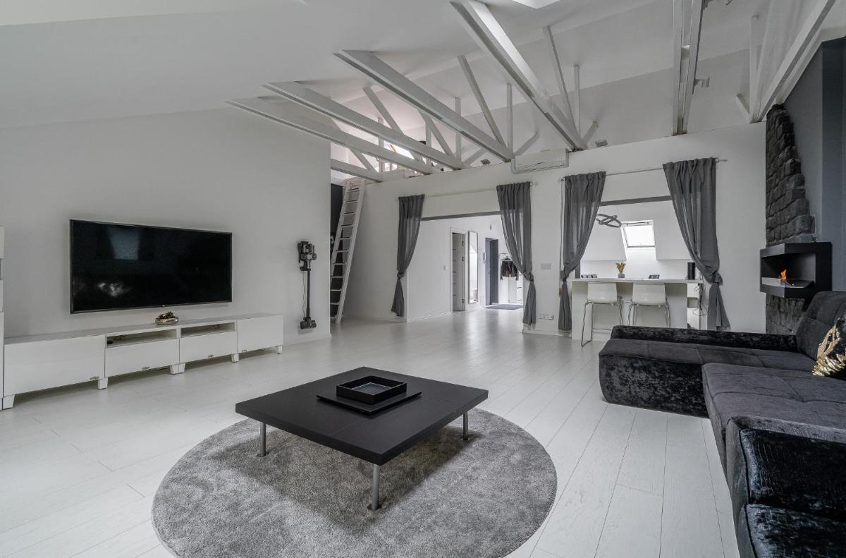 Grey House - Housity