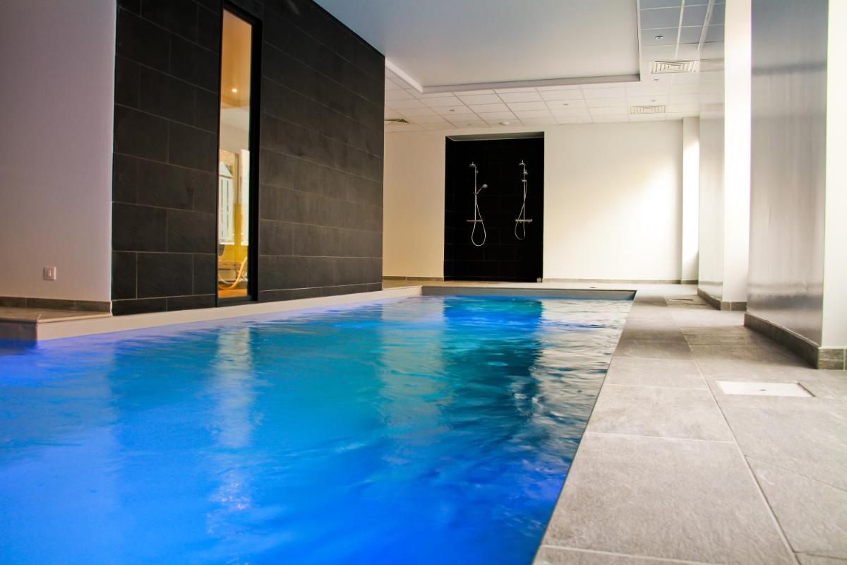 Piscine de l'établissement Mercure Saint Nectaire - Spa & Bien-Être ou située à proximité