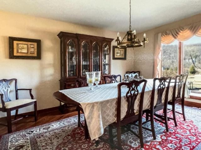 Cheerful five-bedroom villa with fireplaces - Housity