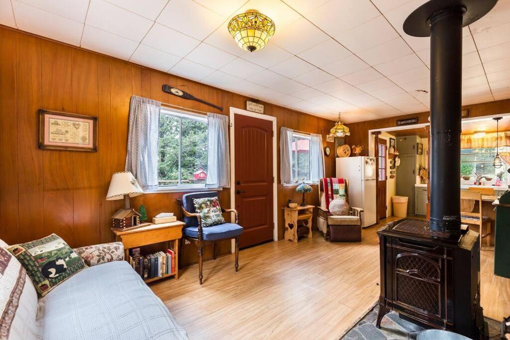 Historical Cabin in Julian Pet's okay! - Housity