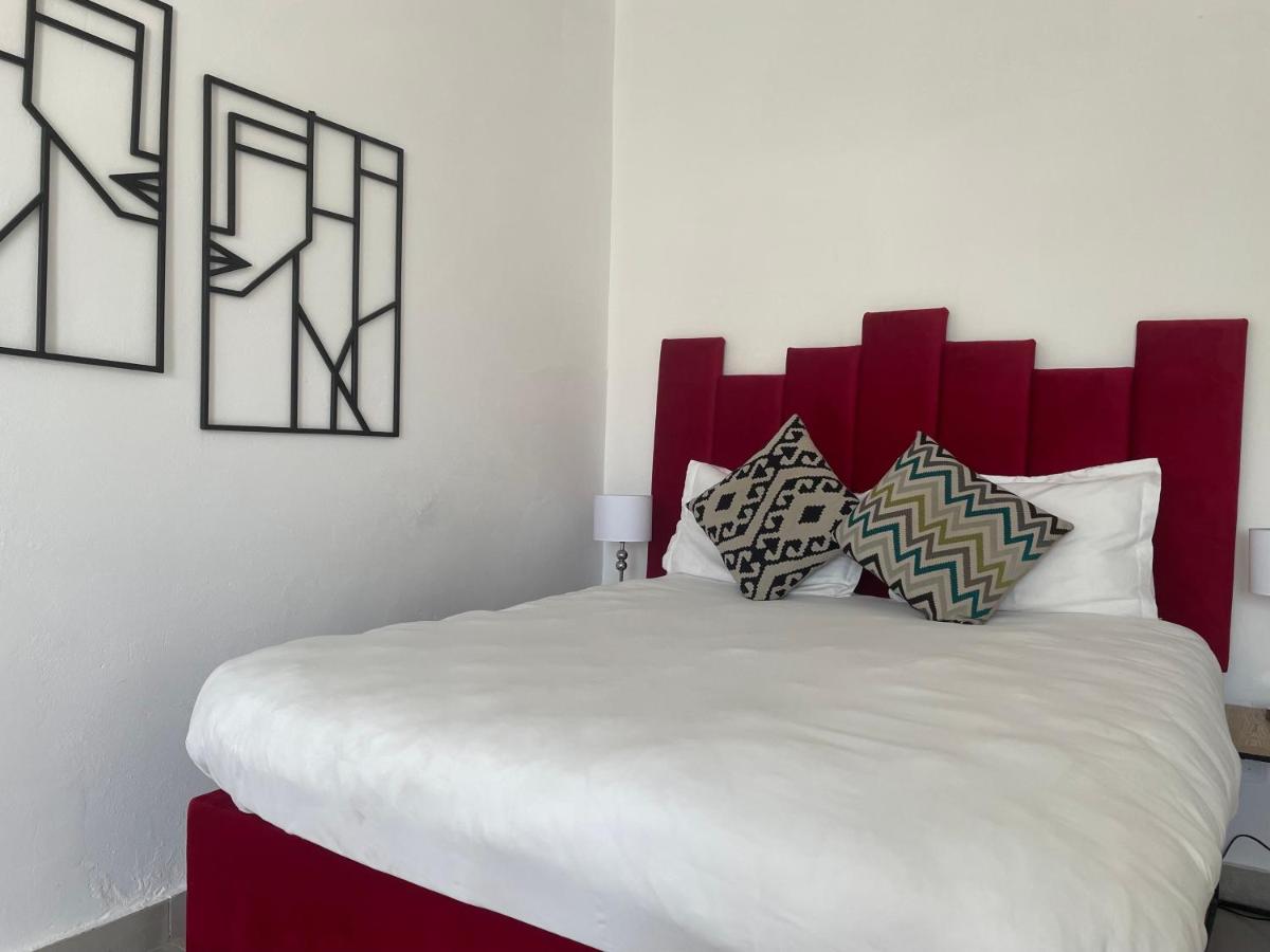 15 On Burns Guesthouse - Housity