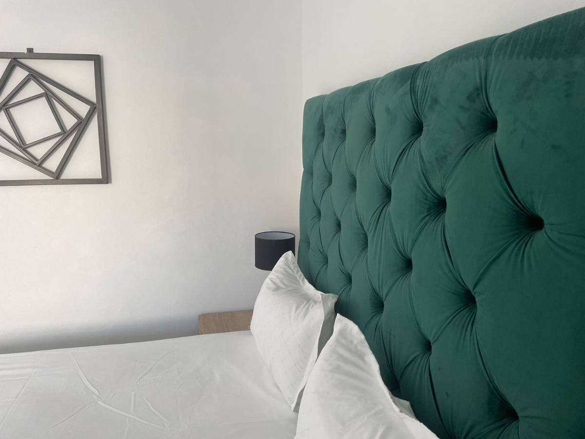 15 On Burns Guesthouse - Housity