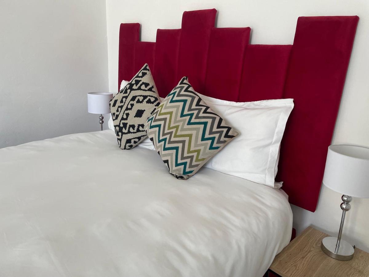15 On Burns Guesthouse - Housity