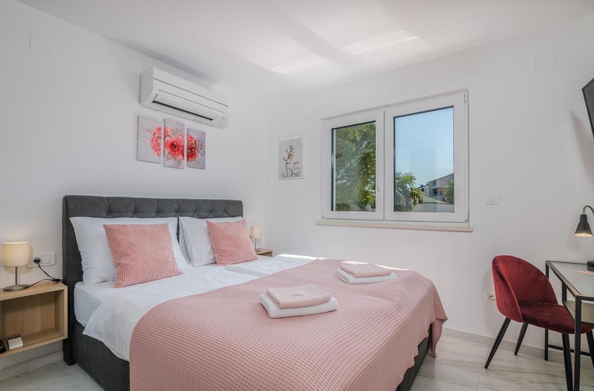 Modern Apartments Elle Malinska - Housity