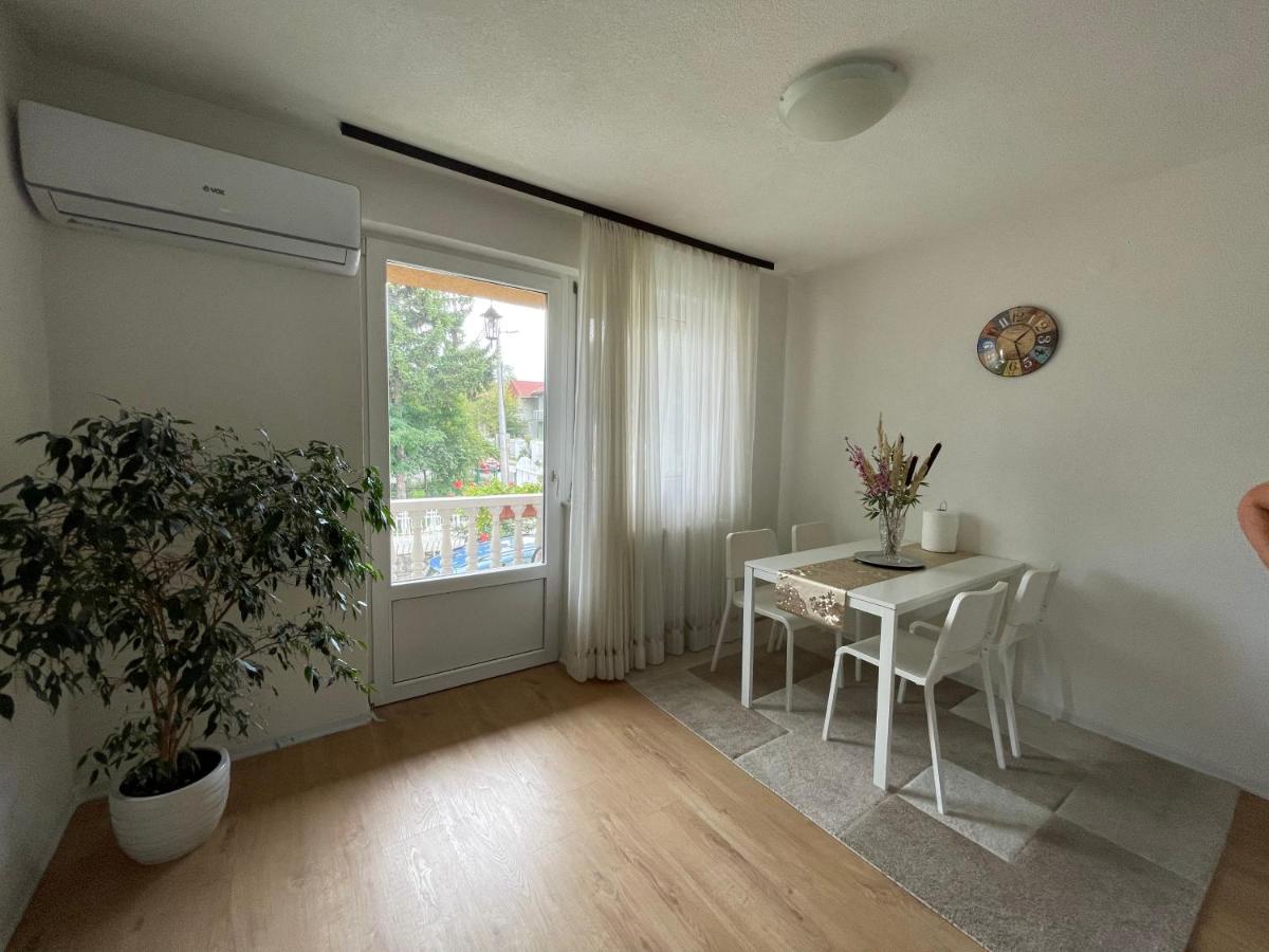 Sunny Garden Apartment - Housity