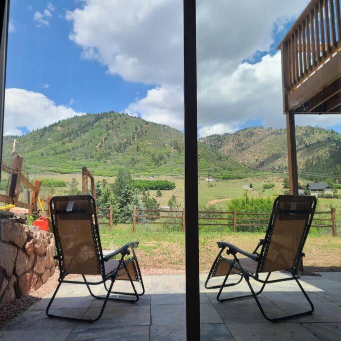 Private 3-bed house in the mountains (AC/laundry) - Housity
