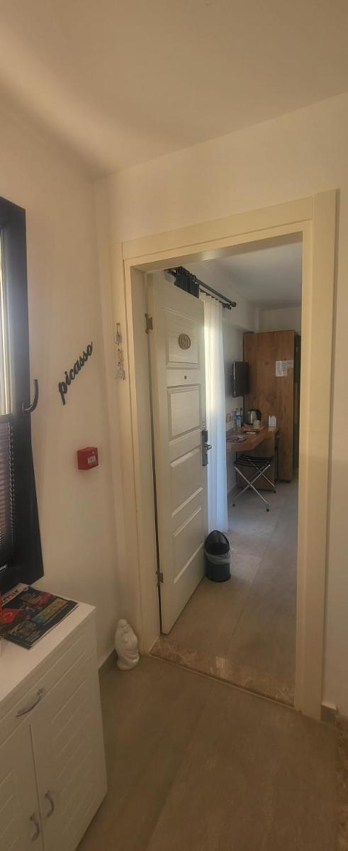 Picasso Suites Çeşme - Housity