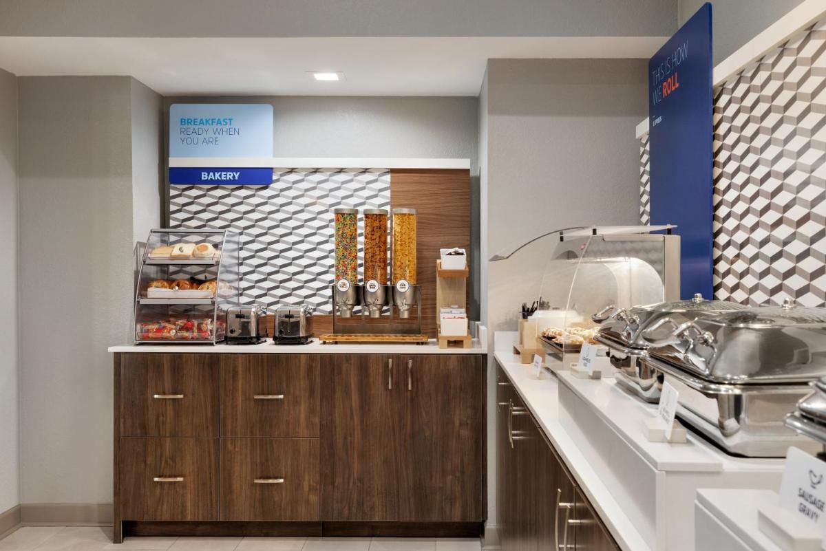 Holiday Inn Express & Suites Opelousas, an IHG Hotel - Housity