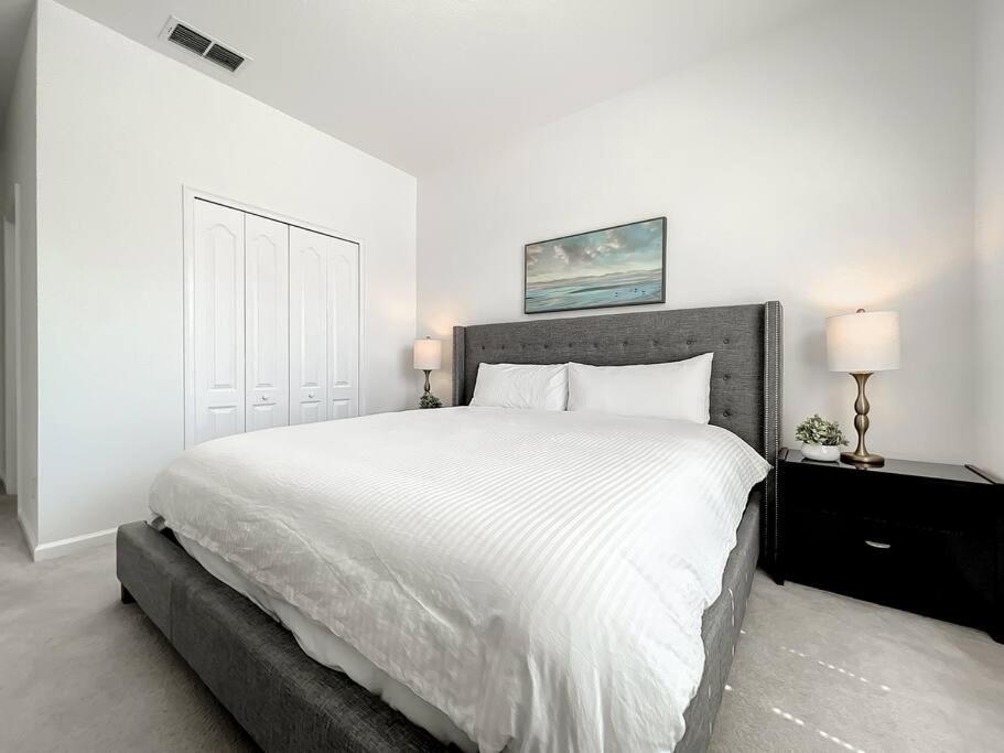 Family Vacation, 6 Bedroom House with Private Pool at Solterra Resort - Housity
