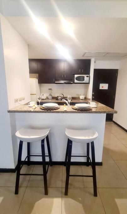 Ecusuites Empresarial Torre Sol II & Torre Medica 98 - Housity