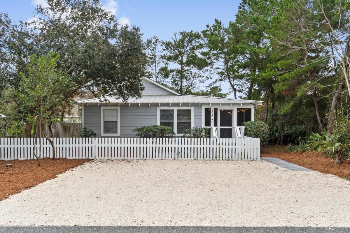 Reserve For Summer Now! Non Shedding Dog Friendly - Gulf Coast Fl Beach Bungalow - Housity