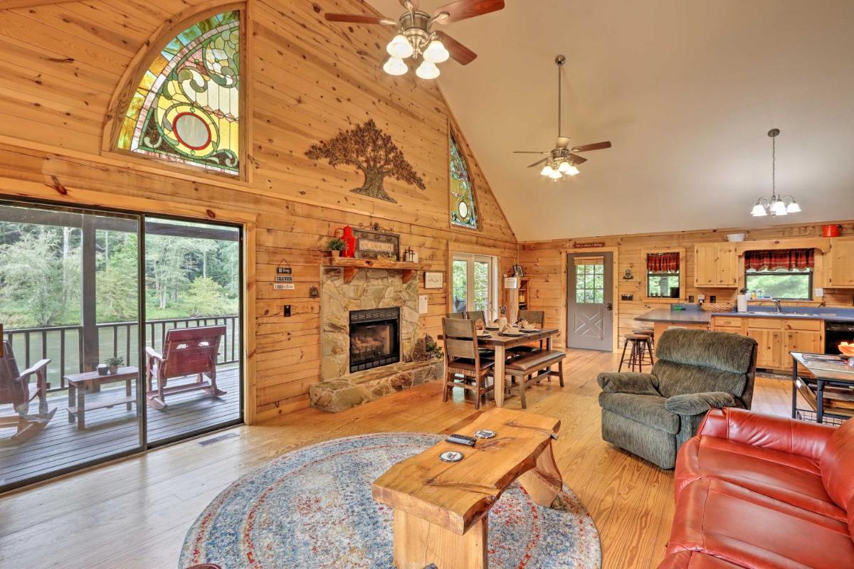 Rivers Edge - Ultimate Riverfront Getaway - Housity