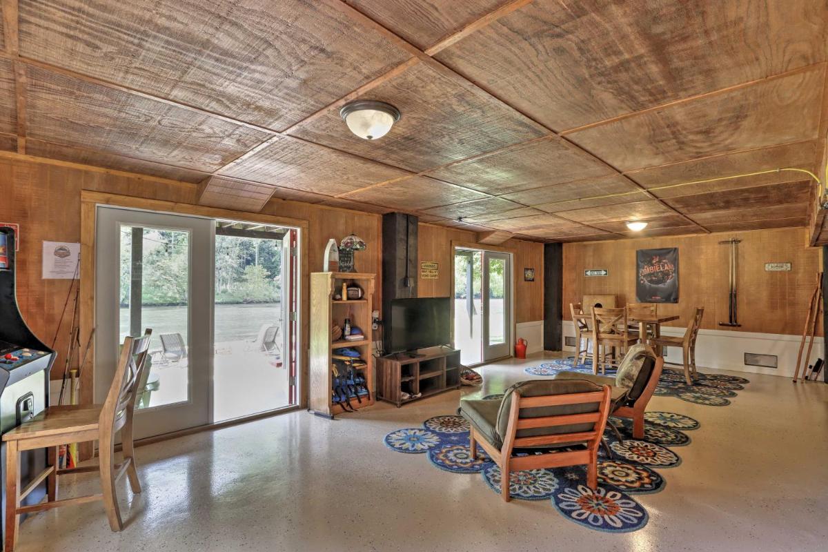 Rivers Edge - Ultimate Riverfront Getaway - Housity