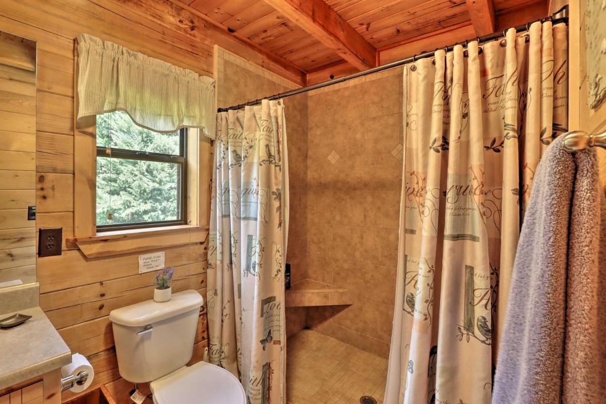 Rivers Edge - Ultimate Riverfront Getaway - Housity