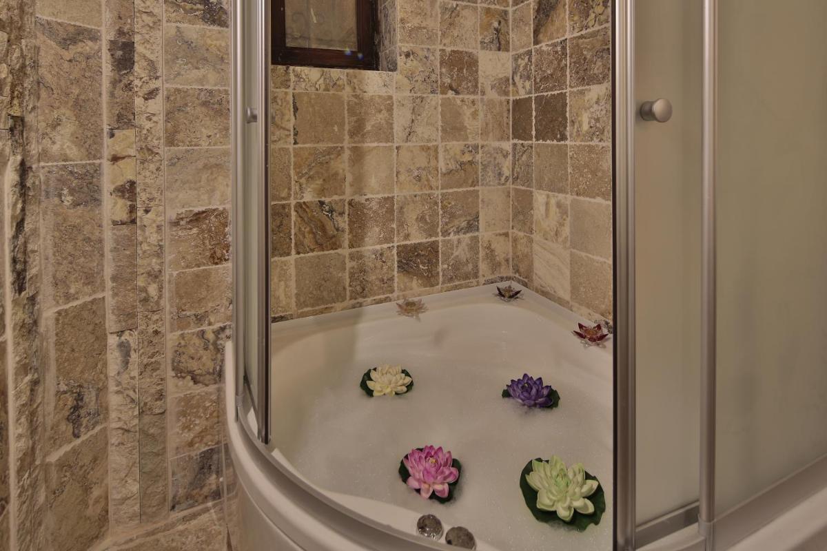 Old Town Stone House - Housity
