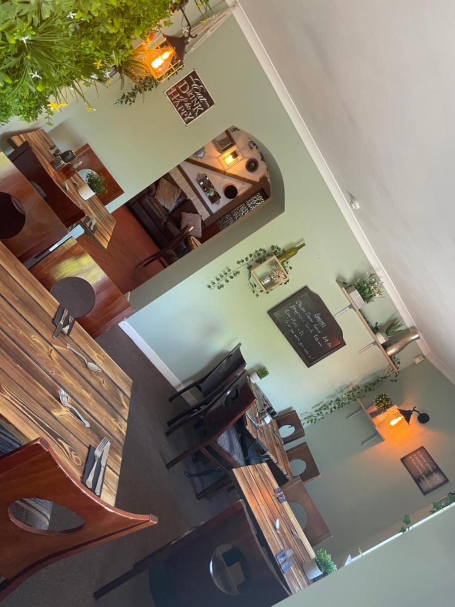 The White Hart Inn - Housity