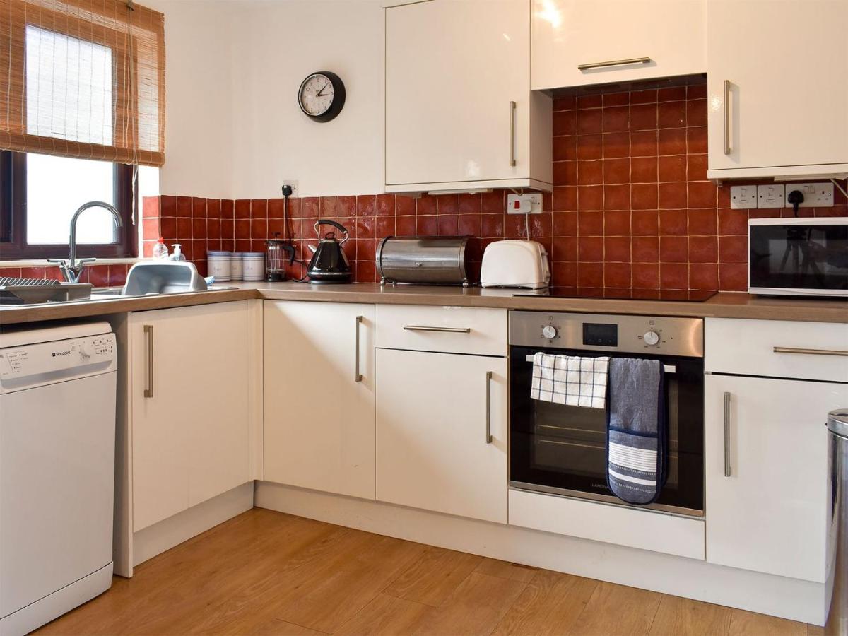 Driftwood - UK12557 - Housity