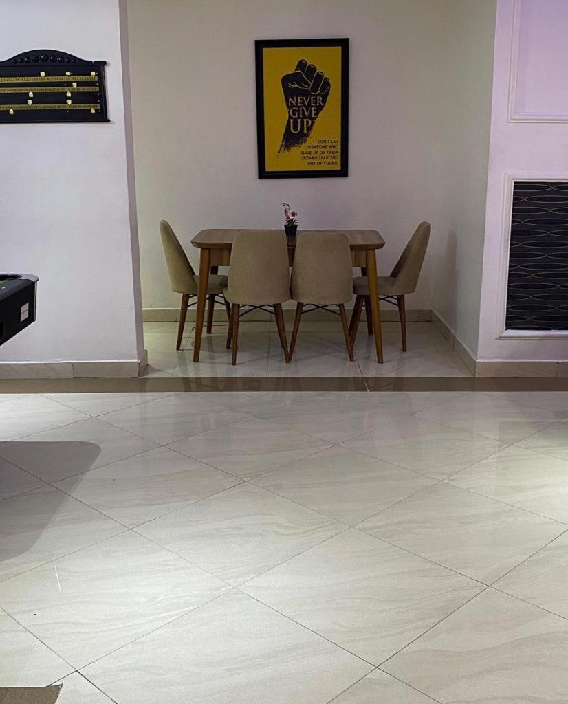 Suitetrails - Luxury 3 Bedroom In Ladipo Omotesho Cole Lekki Phase1