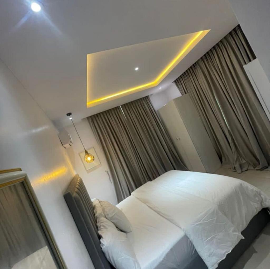 Suitetrails - Luxury 3 Bedroom In Ladipo Omotesho Cole Lekki Phase1