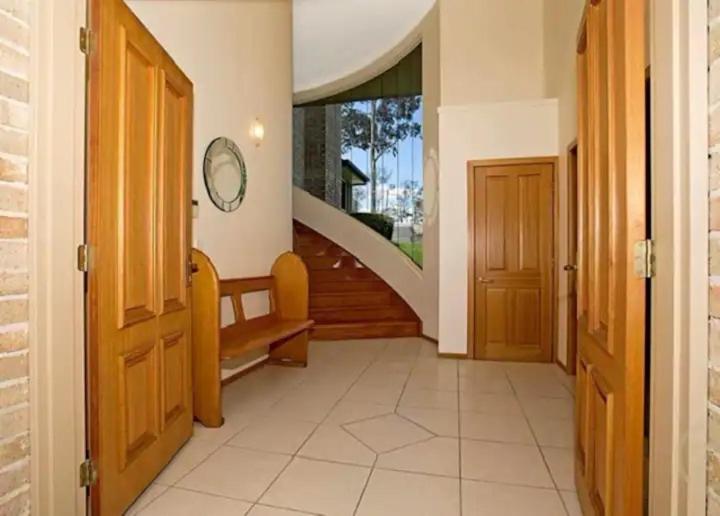 Villa with Spa, Cinema and Game room - Housity