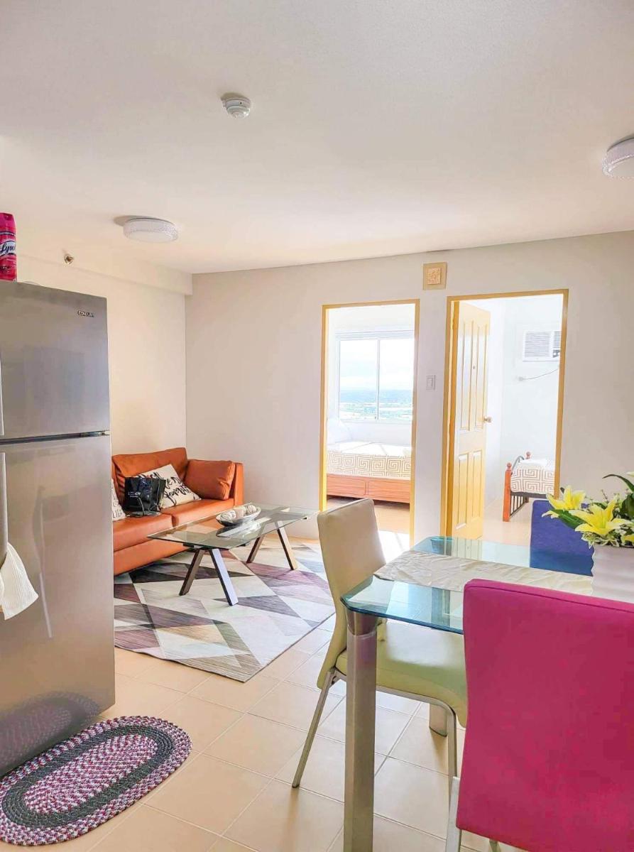 Suitetrails - Cozy and Modern Staycation w/ 2 Bedrooms-One Spatial Condominium Iloilo