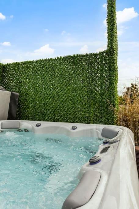 Suitetrails - Schitterende loft met jacuzzi en sauna in Mechelen