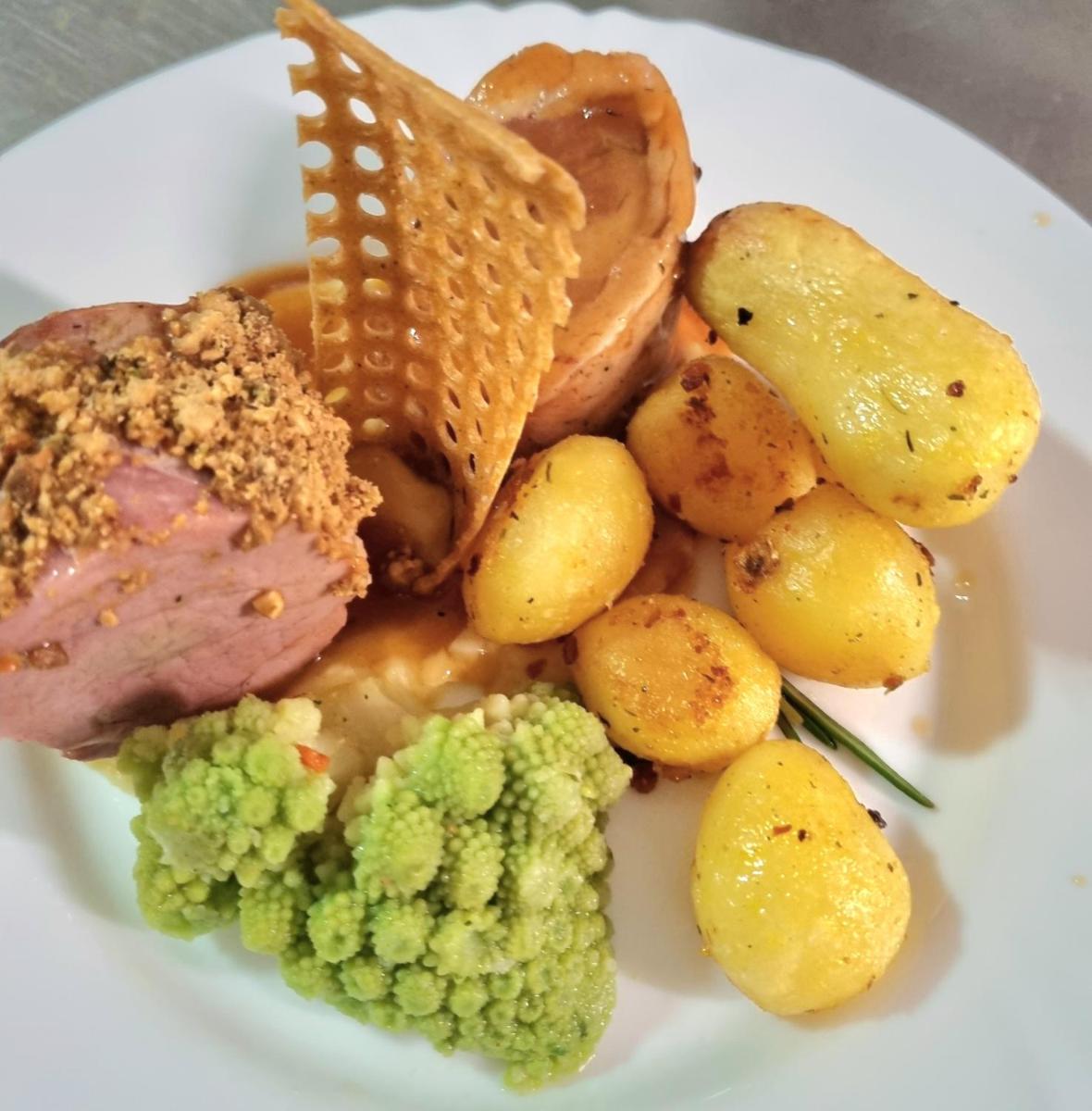 VILA Restaurant Transilvania - Housity