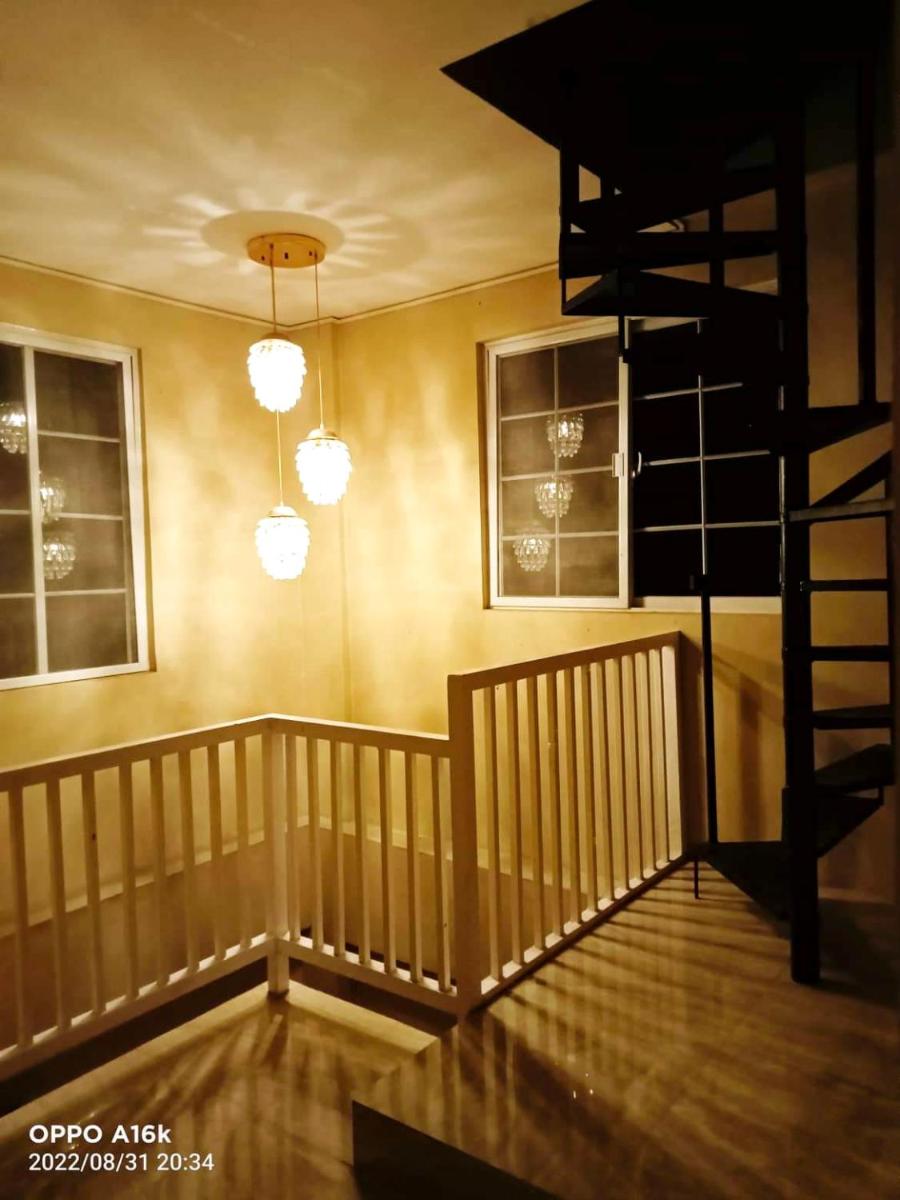 Family Room Manville Royale, Bacolod - Housity