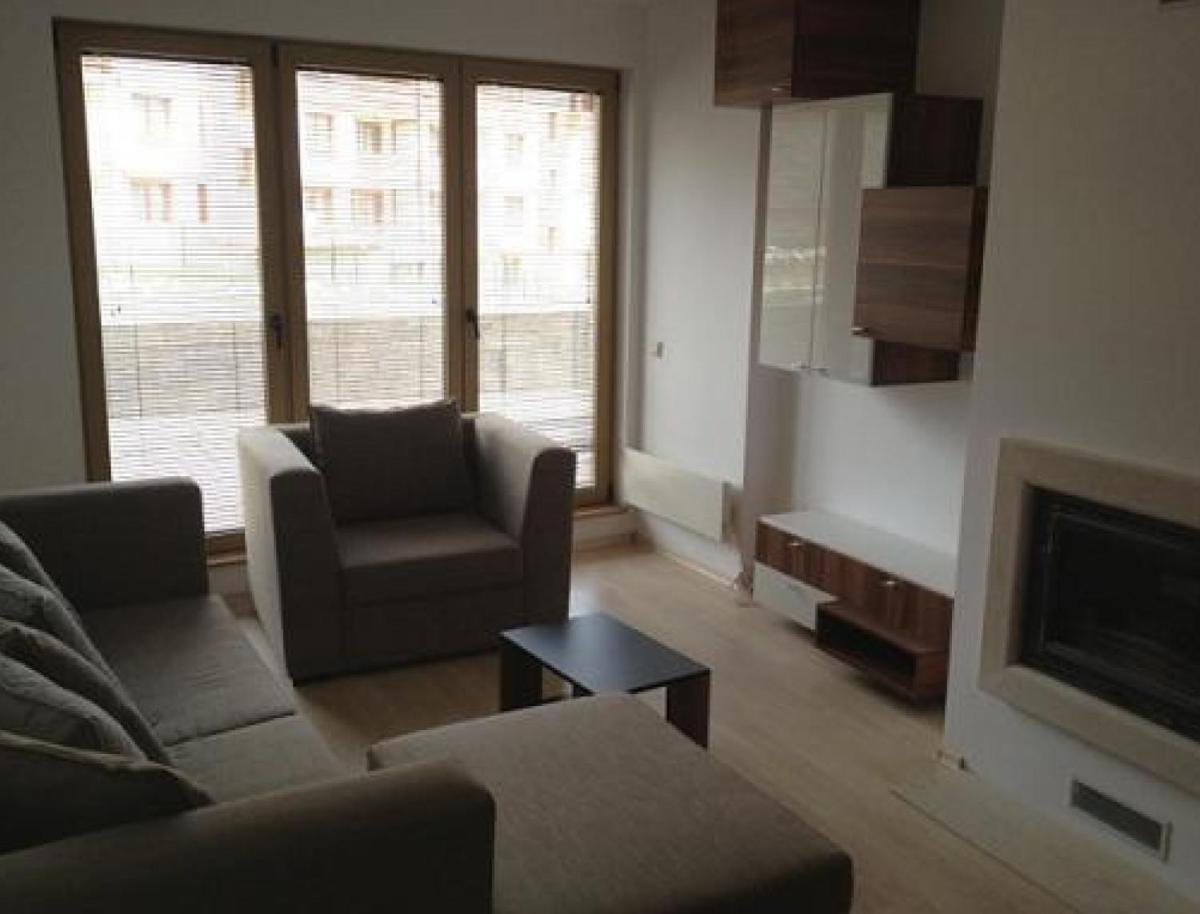 Roy's Apartment in St John Park - Housity