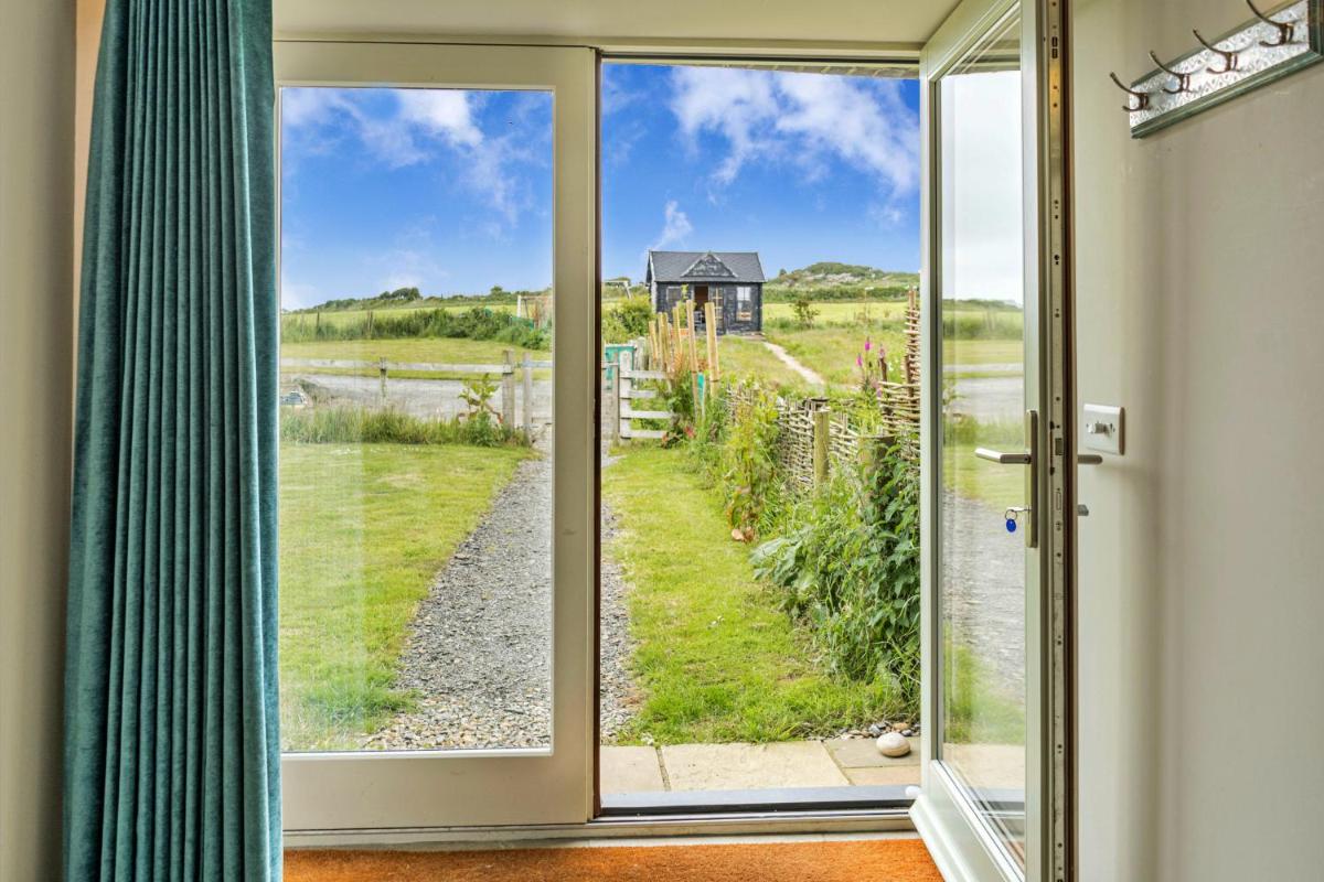 Finest Retreats - Min Yr Awel Barn - Housity