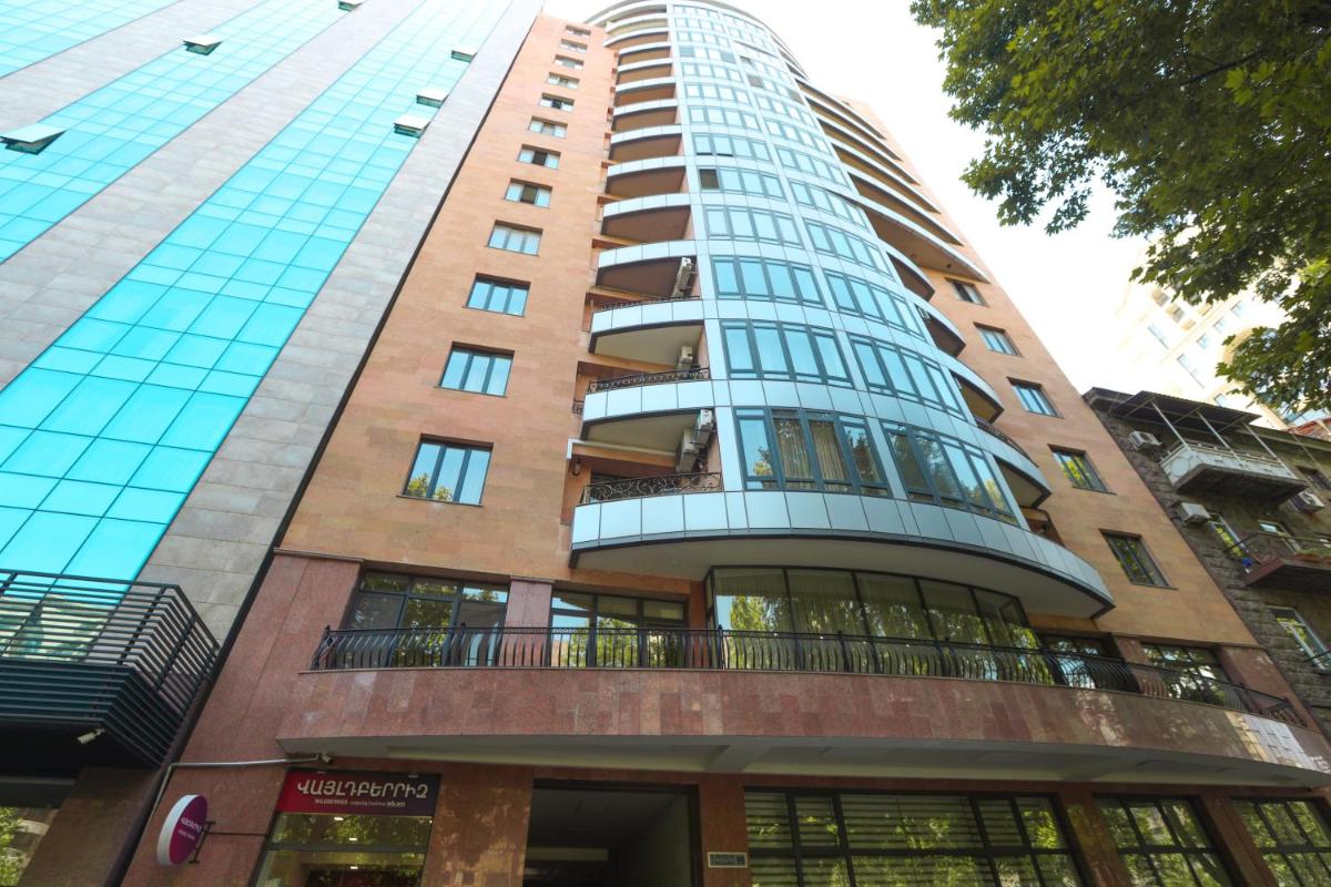 Stay Inn on Buzand Street 97 - Housity