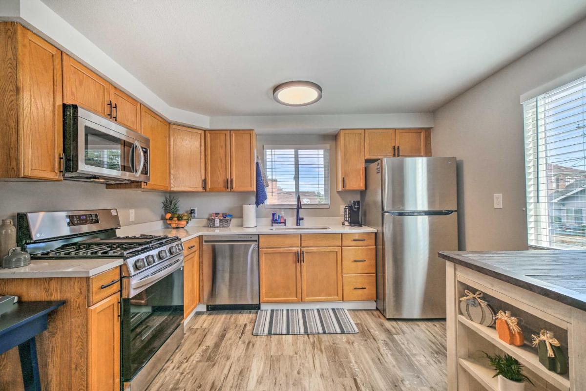 Ideally Located Buckley Apartment with Balcony! - Housity