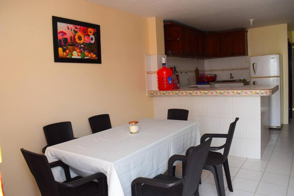 Cómoda casa familiar en Ballenita con garaje - Housity