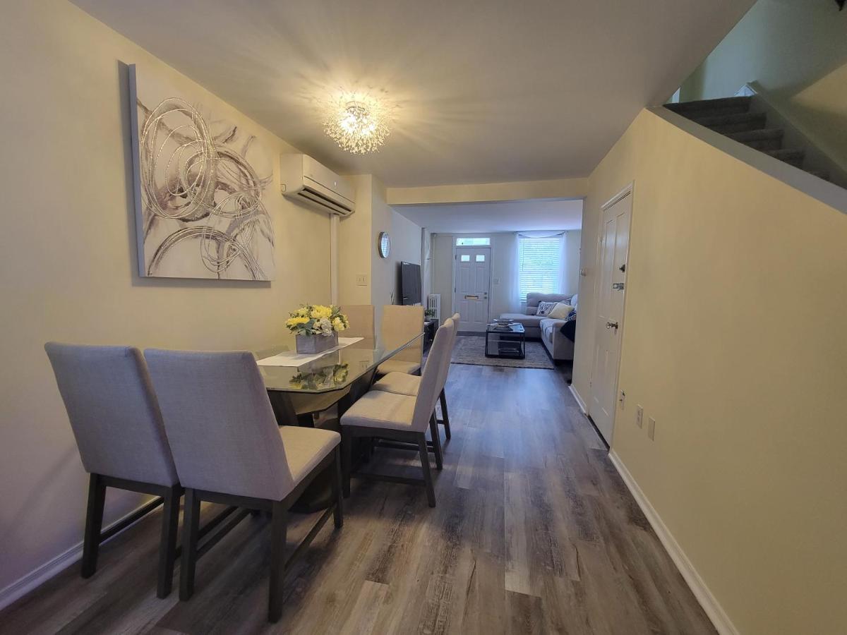 The Iris - A Cheerful Midtown Getaway - Housity
