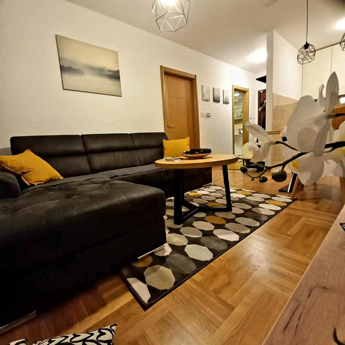Borova Iglica 18 - Housity