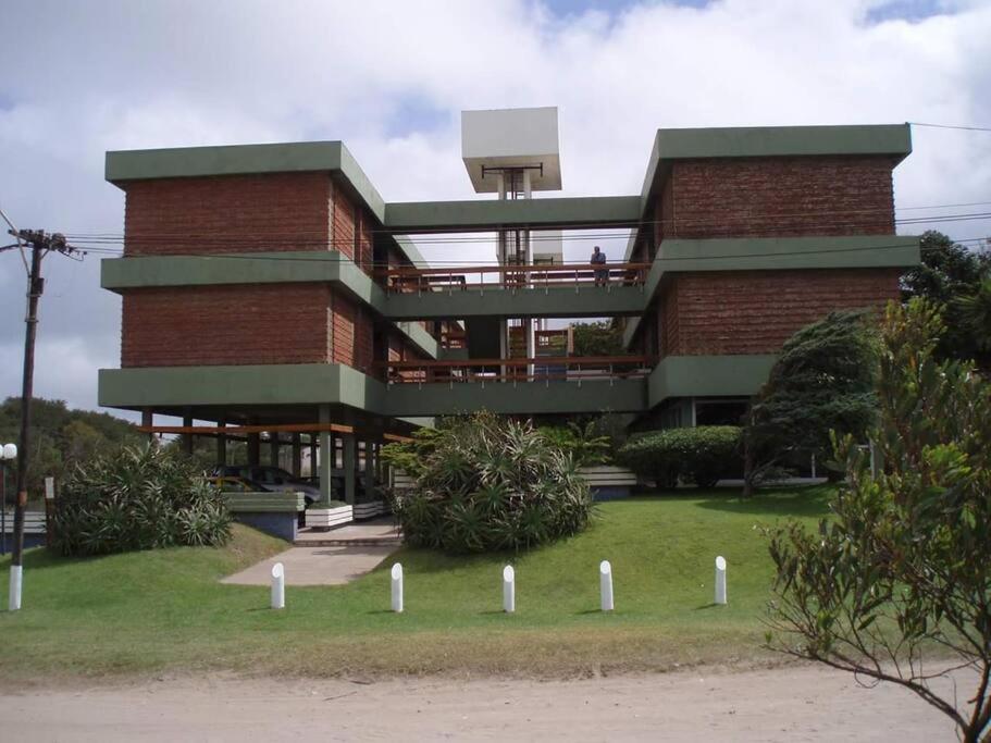 VILLA GESELL Departamento Frente al Mar - Housity