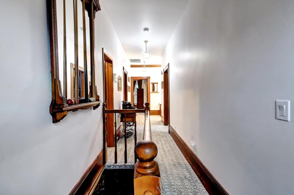 Golden Dreams Inn - Housity